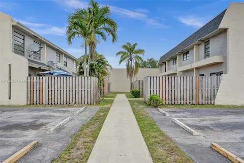2306 NW 52nd Ave # 2306, Lauderhill FL 33313