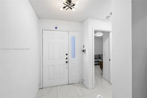 2215 SE 7th Pl, Homestead FL 33033