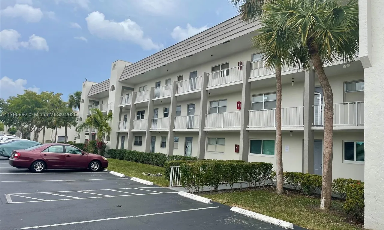 8280 Sunrise Lakes Blvd # 307, Sunrise FL 33322