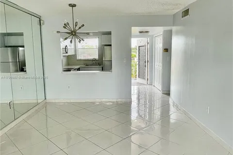 8280 Sunrise Lakes Blvd # 307, Sunrise FL 33322