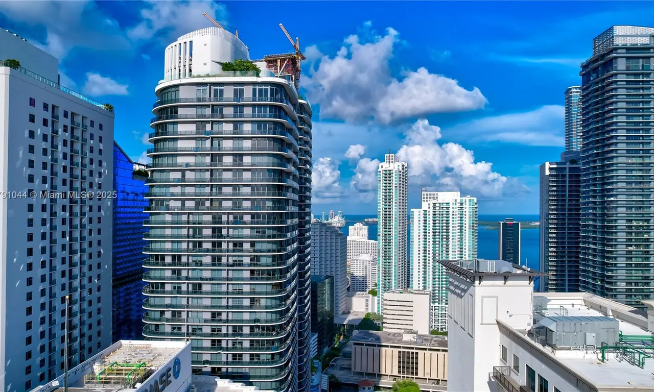 55 SW 9th St # 3509, Miami FL 33130