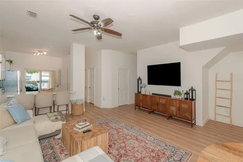 1966 SE 23rd Ter, Homestead FL 33035