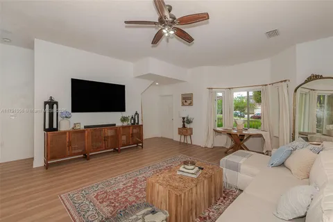1966 SE 23rd Ter, Homestead FL 33035