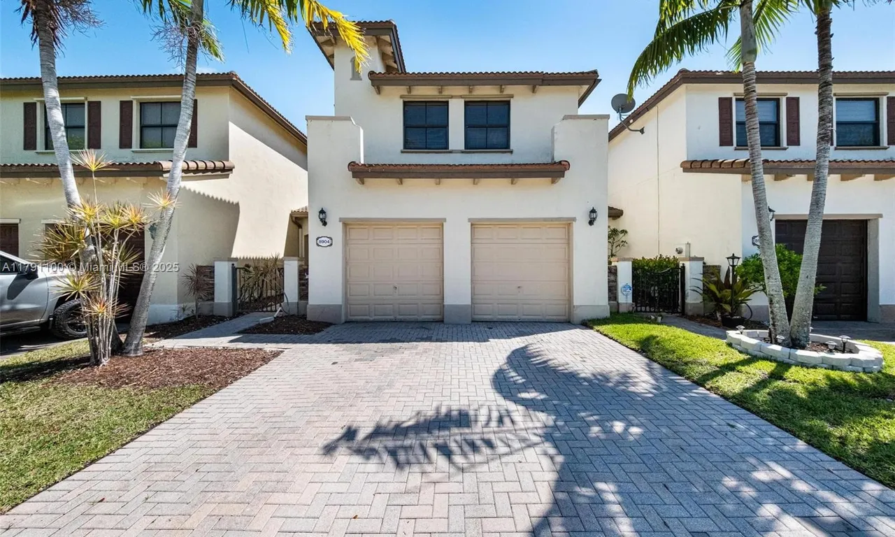 8904 SW 229th St, Cutler Bay FL 33190