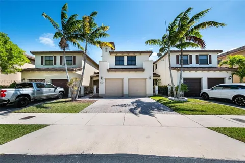 8904 SW 229th St, Cutler Bay FL 33190