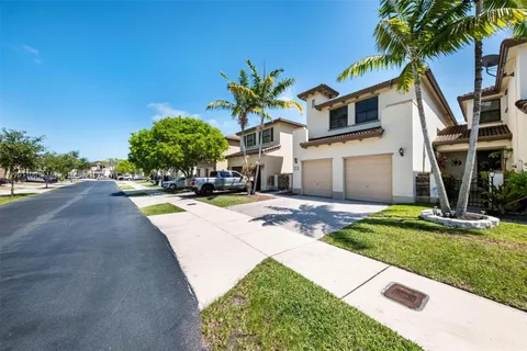 8904 SW 229th St, Cutler Bay FL 33190