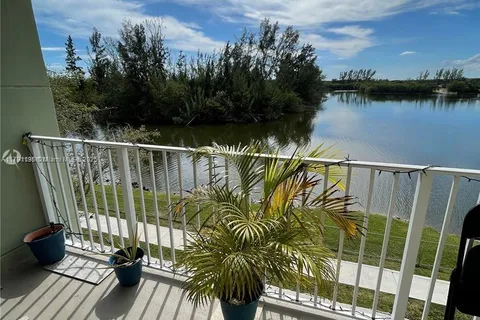 8240 SW 210th St # 214, Cutler Bay FL 33189