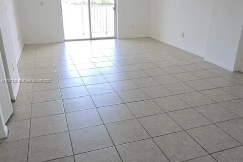 8240 SW 210th St # 214, Cutler Bay FL 33189