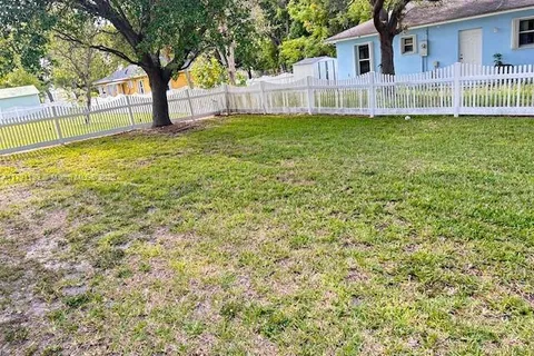 6001 SW 66th St, South Miami FL 33143