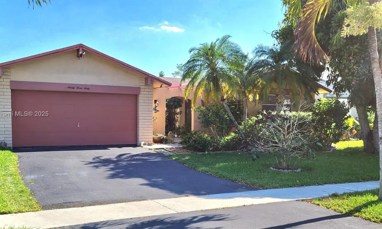 9360 NW 42nd Ct, Sunrise FL 33351