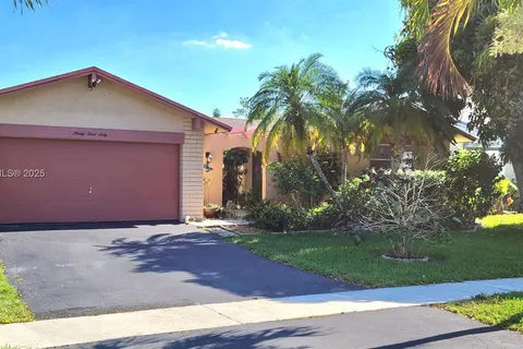9360 NW 42nd Ct, Sunrise FL 33351