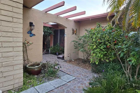 9360 NW 42nd Ct, Sunrise FL 33351