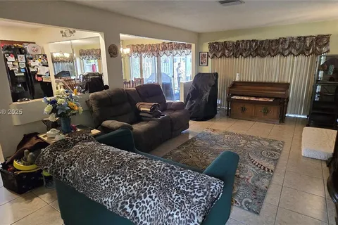 9360 NW 42nd Ct, Sunrise FL 33351