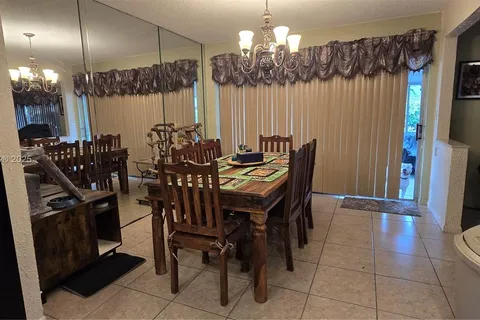 9360 NW 42nd Ct, Sunrise FL 33351