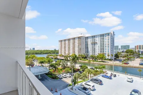 500 Bayview Dr # 527, Sunny Isles Beach FL 33160