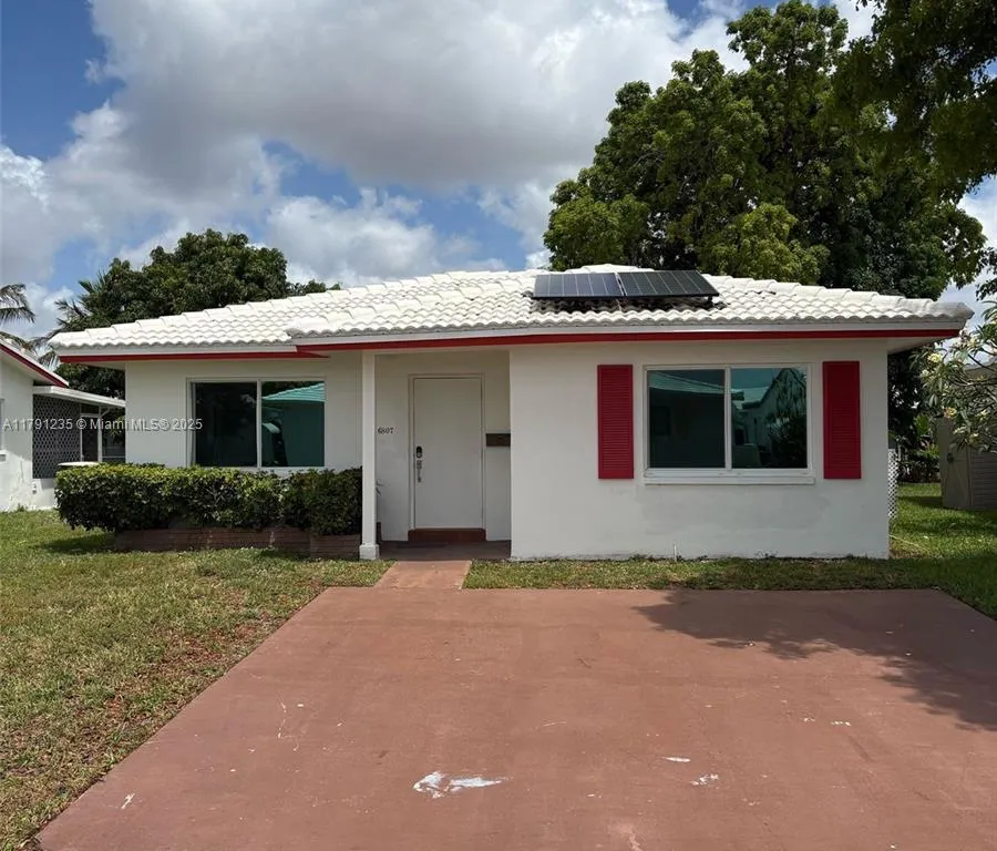 6807 NW 75th St, Tamarac FL 33321