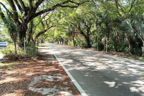 4187 S Le Jeune Rd, Miami FL 33133