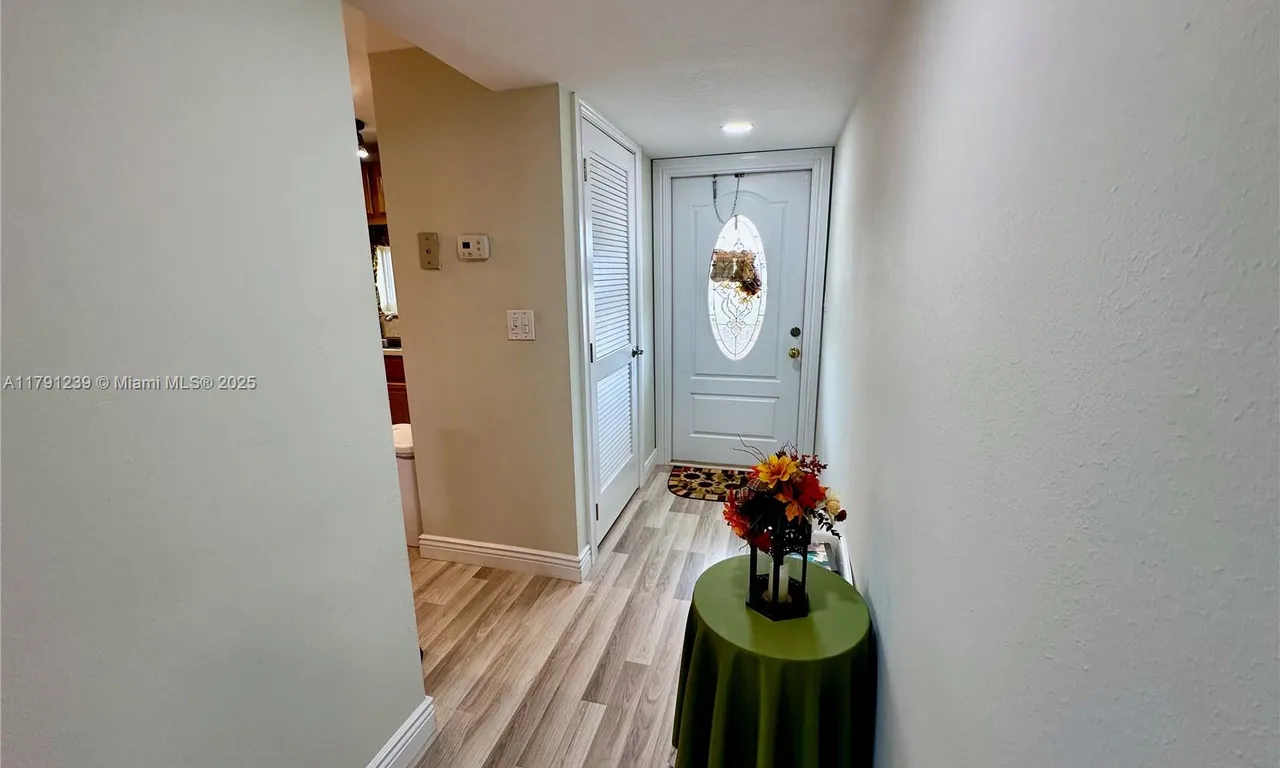 9420 S Hollybrook Lake Dr # 302, Pembroke Pines FL 33025