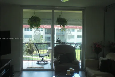9420 S Hollybrook Lake Dr # 302, Pembroke Pines FL 33025