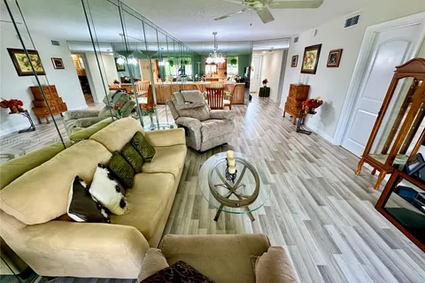 9420 S Hollybrook Lake Dr # 302, Pembroke Pines FL 33025