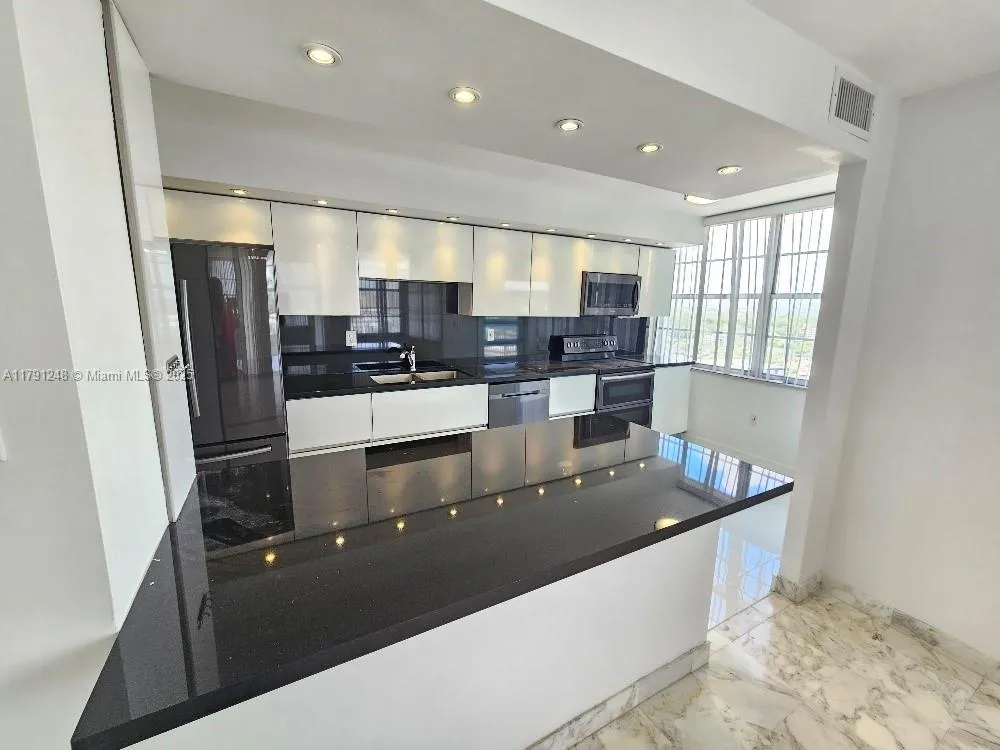 18051 Biscayne Blvd # 1704, Aventura FL 33160