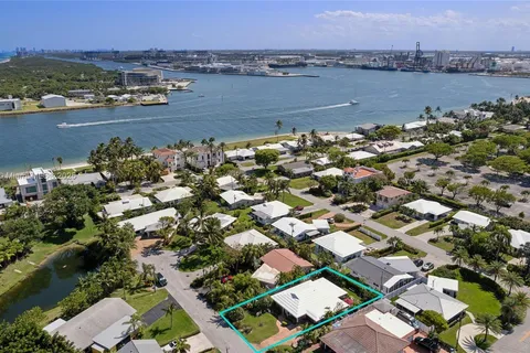 2005 SE 26th Ter, Fort Lauderdale FL 33316