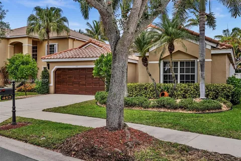 457 Cambridge Dr, Weston FL 33326