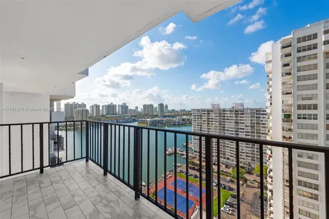 2780 NE 183rd St # 2106, Aventura FL 33160
