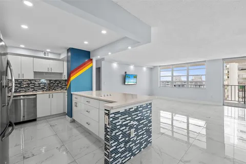 2780 NE 183rd St # 2106, Aventura FL 33160