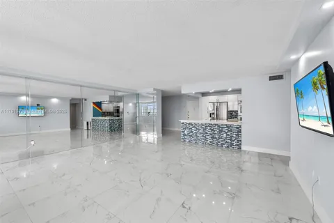 2780 NE 183rd St # 2106, Aventura FL 33160