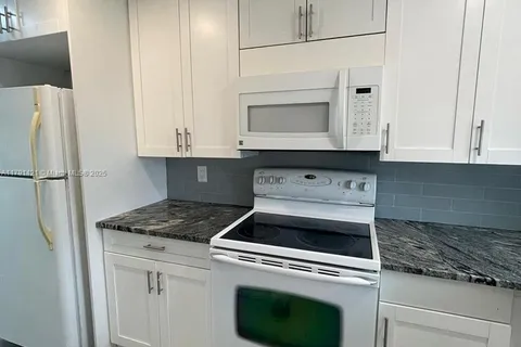 9851 Sandalfoot Blvd # 208, Boca Raton FL 33428