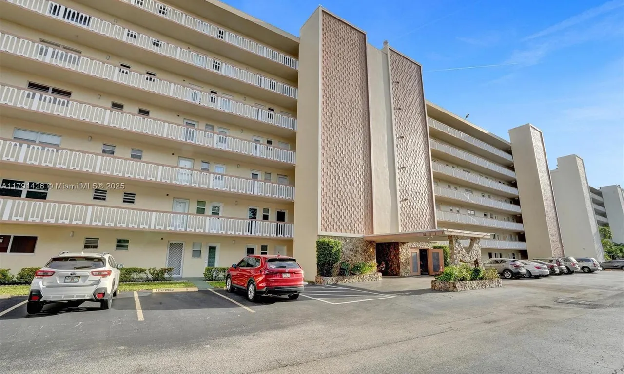 1001 NE 14th Ave # 704, Hallandale Beach FL 33009