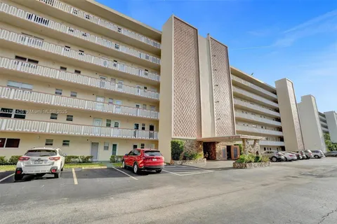 1001 NE 14th Ave # 704, Hallandale Beach FL 33009