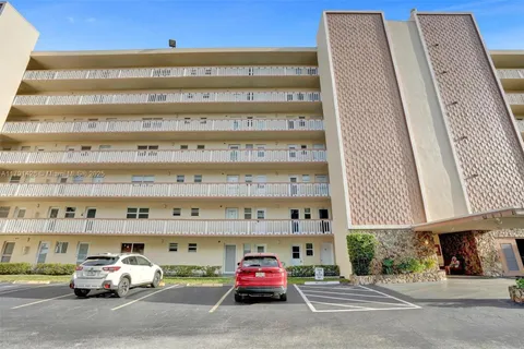 1001 NE 14th Ave # 704, Hallandale Beach FL 33009