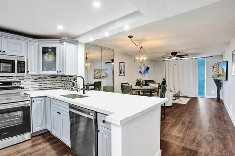 1001 NE 14th Ave # 704, Hallandale Beach FL 33009