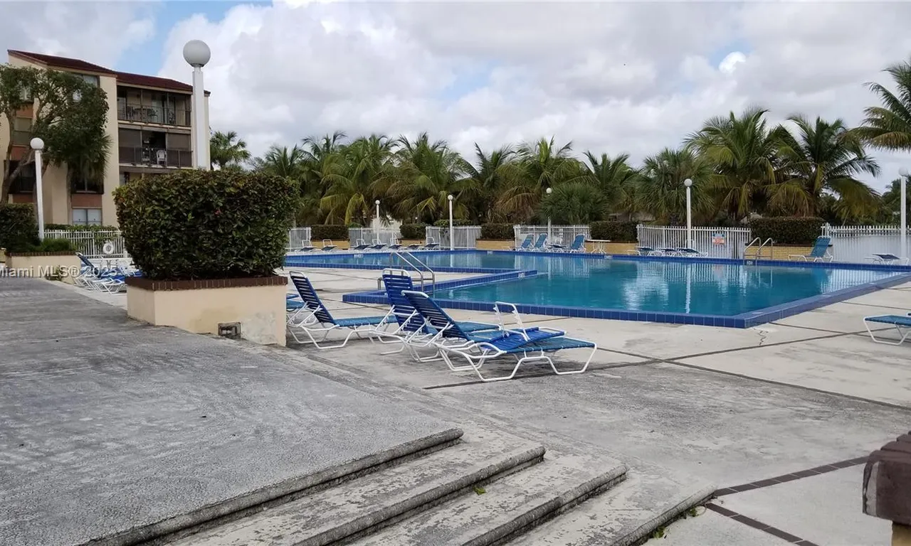 14201 N Kendall Dr # D, Miami FL 33186