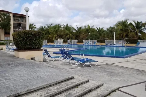 14201 N Kendall Dr # D, Miami FL 33186