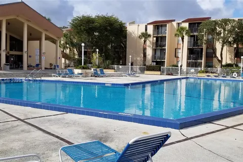 14201 N Kendall Dr # D, Miami FL 33186