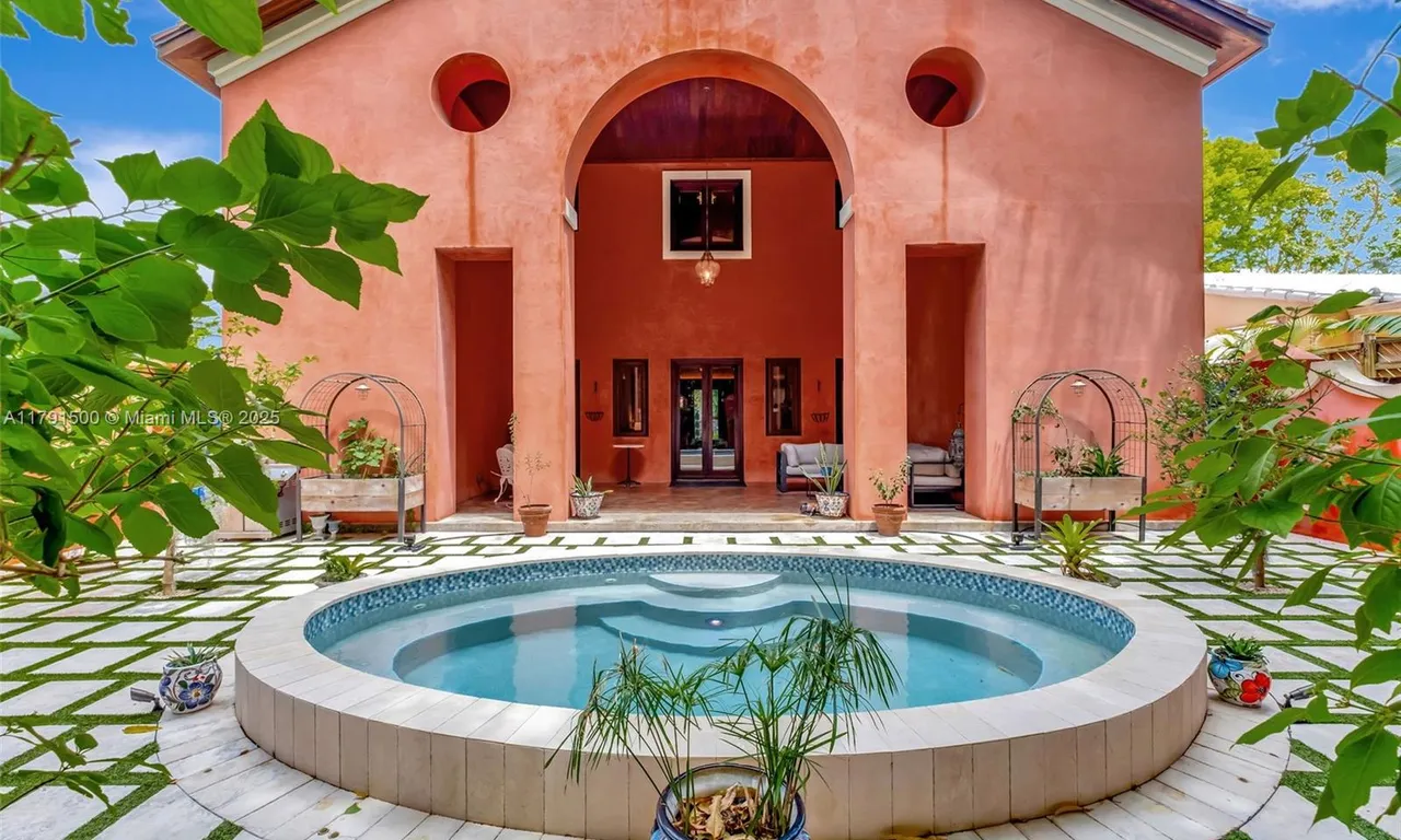 2760 Kirk St, Coconut Grove FL 33133