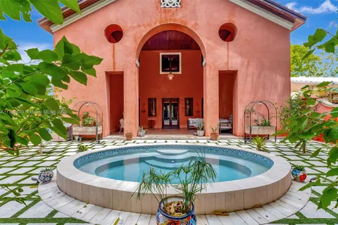 2760 Kirk St, Coconut Grove FL 33133