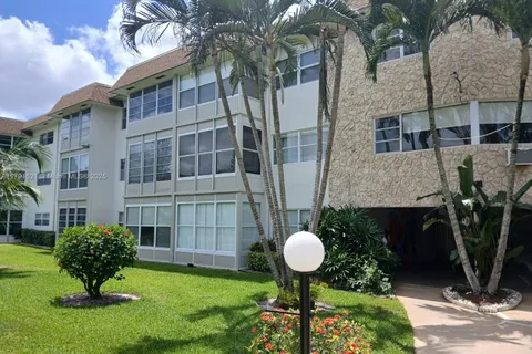 4805 NW 35th St # 610, Lauderdale Lakes FL 33319
