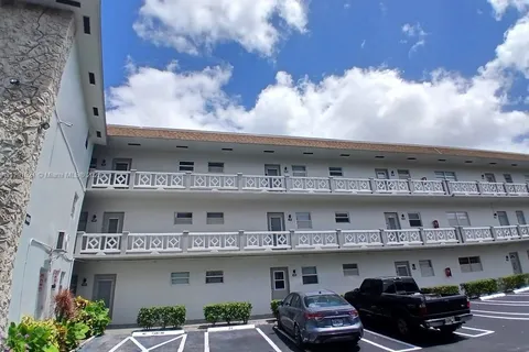 4805 NW 35th St # 610, Lauderdale Lakes FL 33319