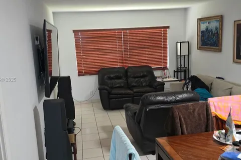 4805 NW 35th St # 610, Lauderdale Lakes FL 33319