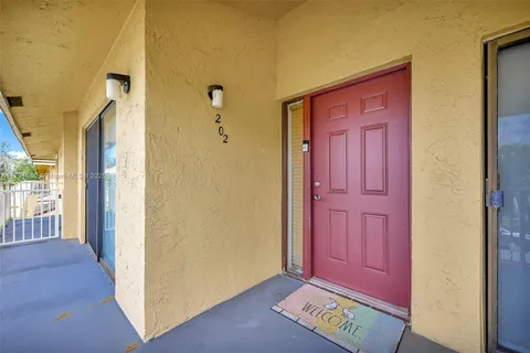 530 NW 214th St # 9, Miami Gardens FL 33169