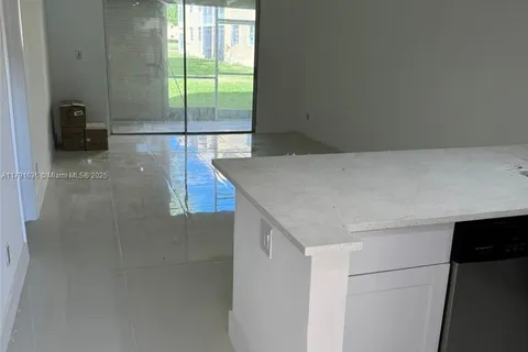 5980 NW 64th # 105, Tamarac FL 33319