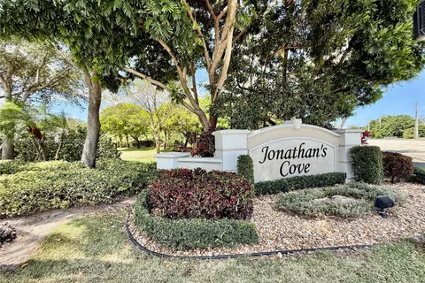 4855 Palmbrooke Cir, West Palm Beach FL 33417