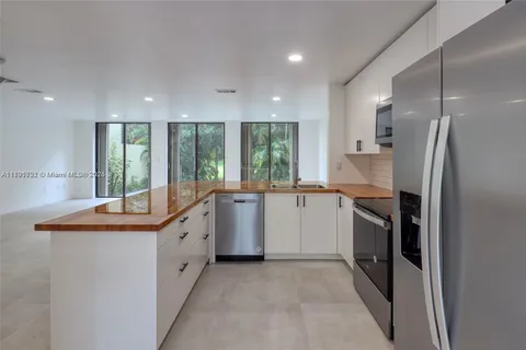 3905 Adra Ave # 46B, Doral FL 33178