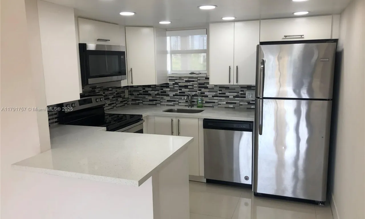 8290 Lake Dr # 409, Doral FL 33166