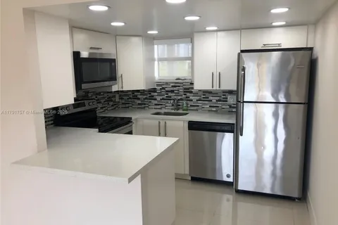 8290 Lake Dr # 409, Doral FL 33166