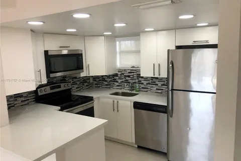 8290 Lake Dr # 409, Doral FL 33166